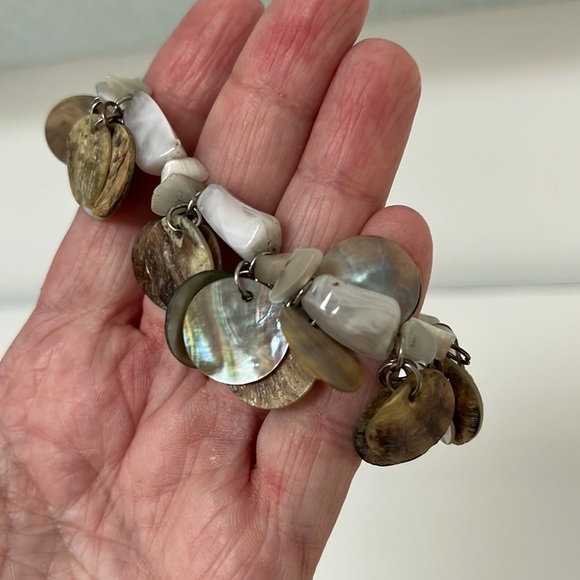 Bundle of 2 Stretchy Vintage Shell Bracelets Capiz - Picture 3 of 3